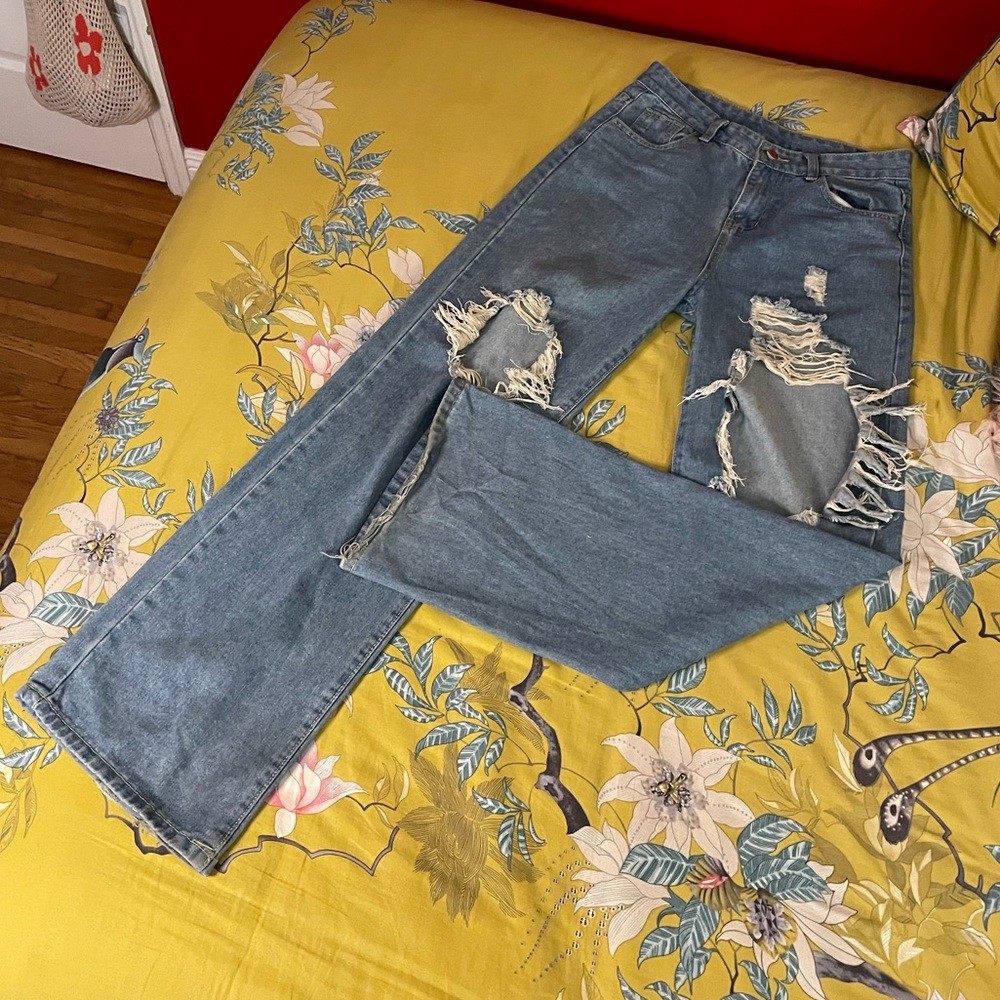 Low Waisted Y2K Distressed Jeans 👖
